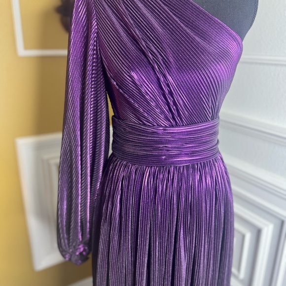 Bronx and Banco size XS
Purple Florence Gown / Elegant Purple One-Shoulder Dress - Picture 6 of 17